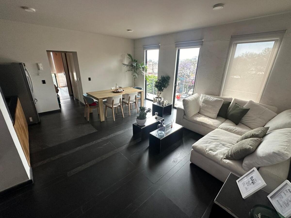 With Balcony In The Heart Of The Mexiko-Stadt